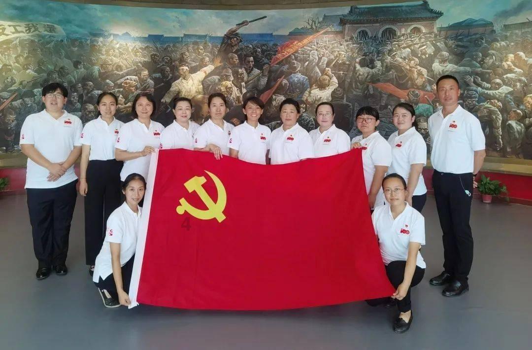 马斯克官宣人类首次植入脑机接口芯片，人工智能AIETF（515070）开盘冲高，创新医疗涨停