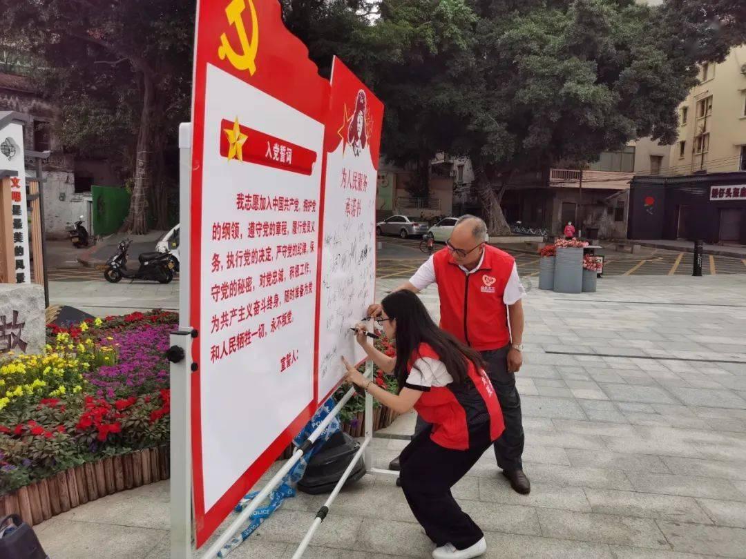 冯飞参加解放军和武警部队代表团、琼海代表团审议